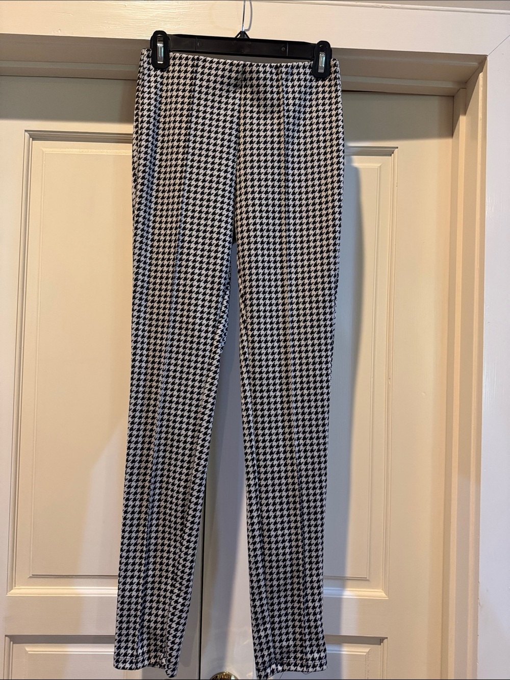Women’s Tahari Black and White Houndstooth Dress Pants
